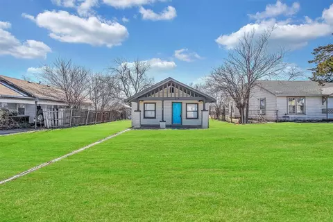 518 W 7th St, Elk City, OK 73644