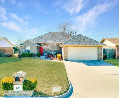 1001 S Howard Ave, Moore, OK 73160