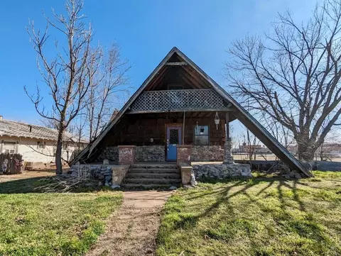 301 N 8th St, Clinton, OK 73601