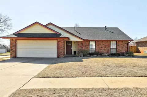 1644 NE 9th St, Moore, OK 73160