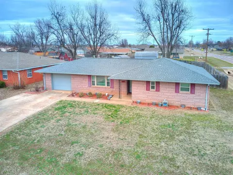 506 N Bell Dr, Crescent, OK 73028