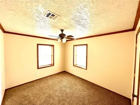 311 E Park St, Mcloud, OK 74851 photo 9