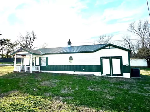 311 E Park St, Mcloud, OK 74851 photo 2