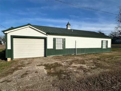 311 E Park St, Mcloud, OK 74851 photo 3