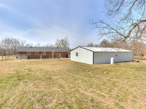 2412 N Maple Dr, Harrah, OK 73045 photo 4