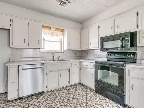 2412 N Maple Dr, Harrah, OK 73045 photo 18