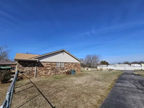 1013 E Park St, Tecumseh, OK 74873 photo 22