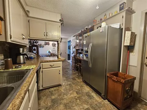 1013 E Park St, Tecumseh, OK 74873 photo 9