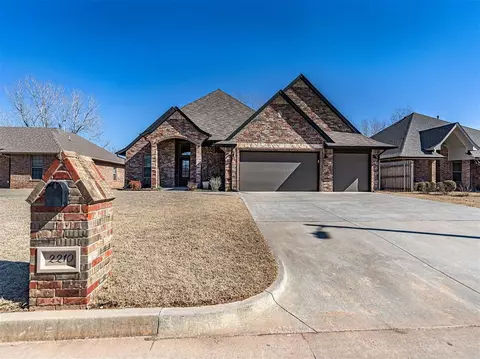 2210 Brook Dr, Choctaw, OK 73020