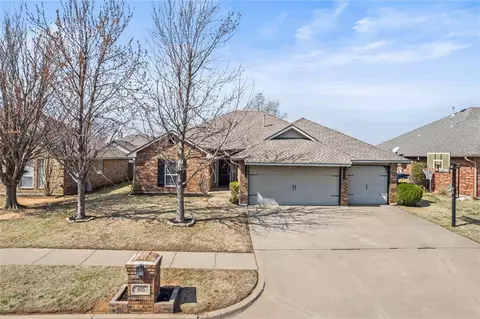 805 Dana Dr, Yukon, OK 73099