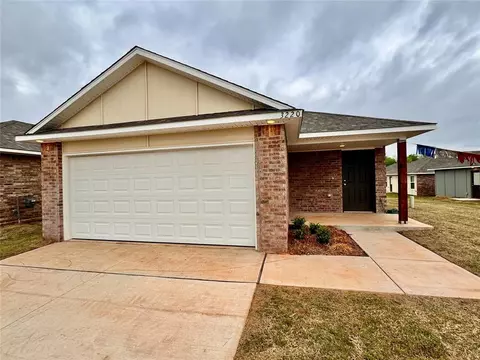 3220 Hickorystick Dr, Chickasha, OK 73018