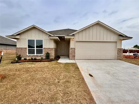 916 Dusky Valley Ln, Chickasha, OK 73018
