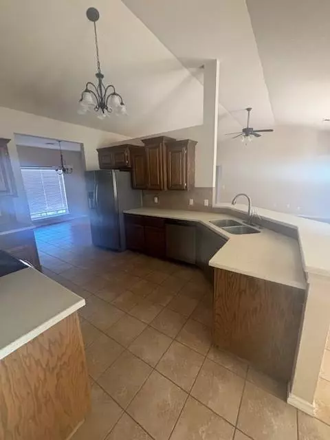 1804 Cougar Cir, Altus, OK 73521 photo 6