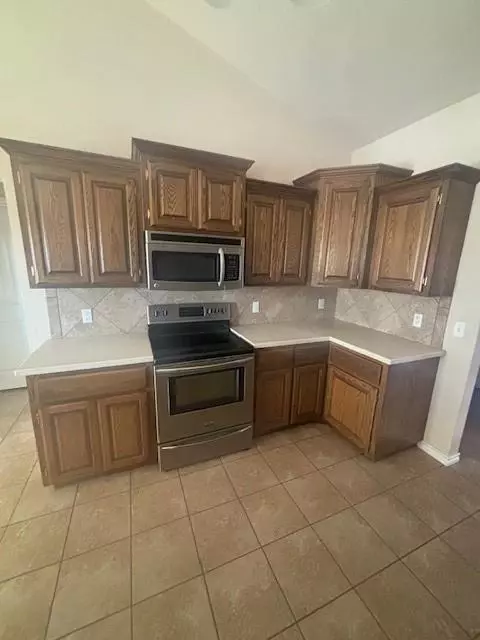 1804 Cougar Cir, Altus, OK 73521 photo 4