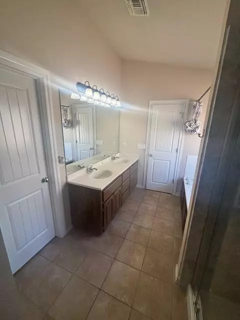 1804 Cougar Cir, Altus, OK 73521 photo 10