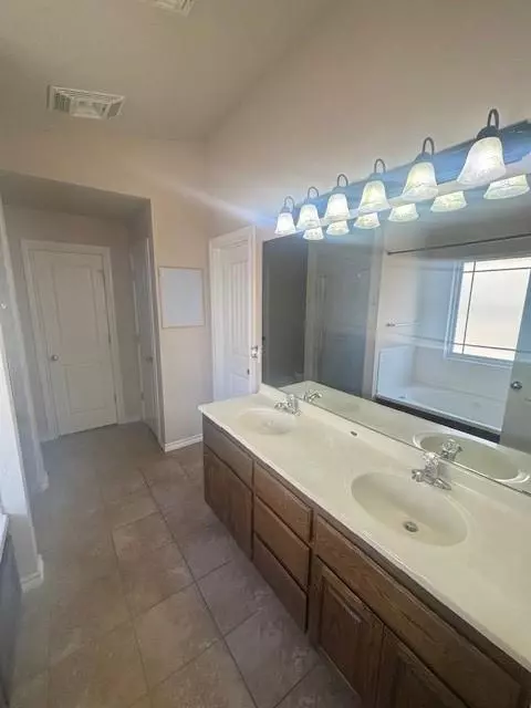 1804 Cougar Cir, Altus, OK 73521 photo 11