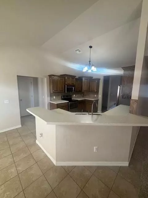 1804 Cougar Cir, Altus, OK 73521 photo 5