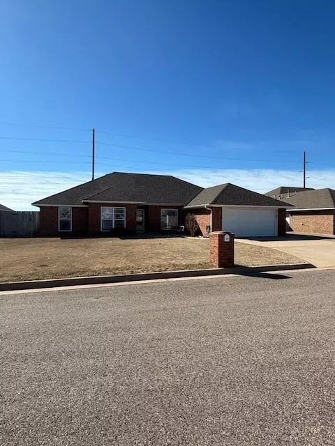 1804 Cougar Cir, Altus, OK 73521