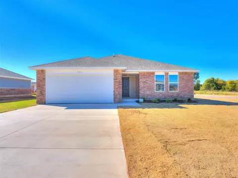 921 S Colt Ln, Mustang, OK 73064