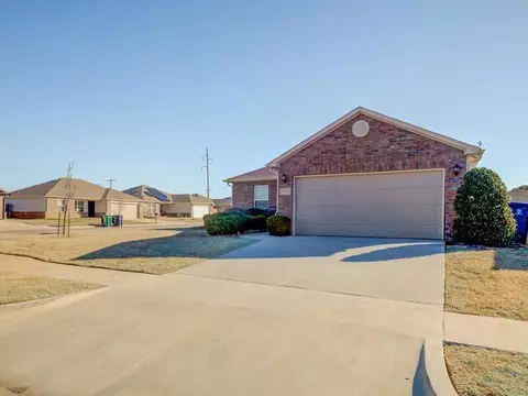 7716 Leichter Ave, Oklahoma City, OK 73132