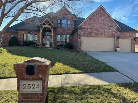 2524 Hunt Club Ct, Edmond, OK 73034