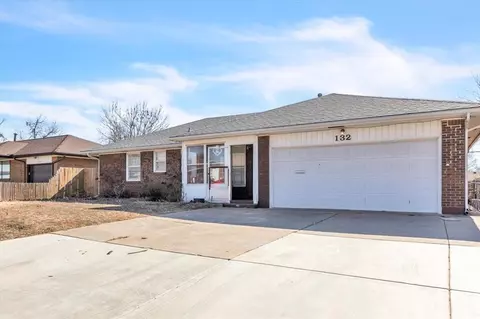 132 W Glenhaven Dr, Midwest City, OK 73110