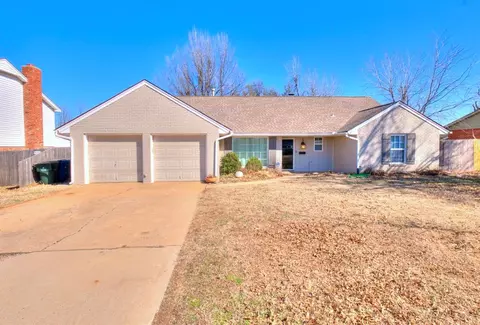 10812 Sunset Blvd, The Village, OK 73120