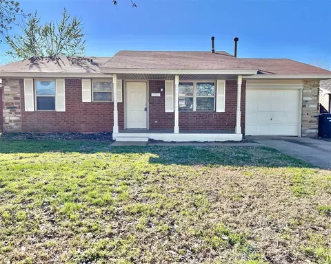 913 Gale, Moore, OK 73160