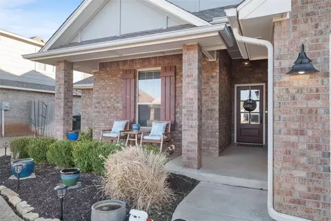 1916 Hobo St, Yukon, OK 73099