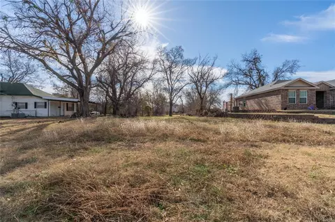 211 W Illinois Ave, Chickasha, OK 73018