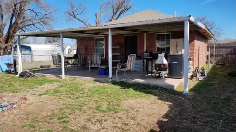 118 S L Ave, El Reno, OK 73036