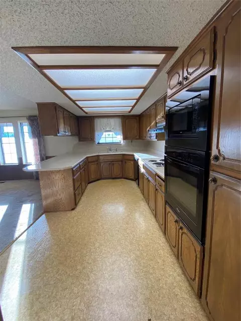 820 S Pine St, Crescent, OK 73028 photo 5