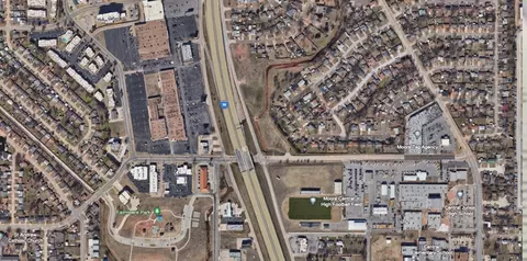 601 NW 5th St, Moore, OK 73160 photo 1