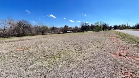 206 Helm Dr, Midwest City, OK 73130
