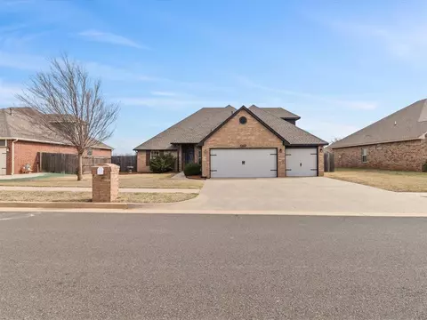 10700 Middlesbrough Ln, Yukon, OK 73099