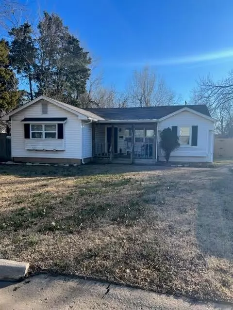 28 E Bowman Ave, Edmond, OK 73034