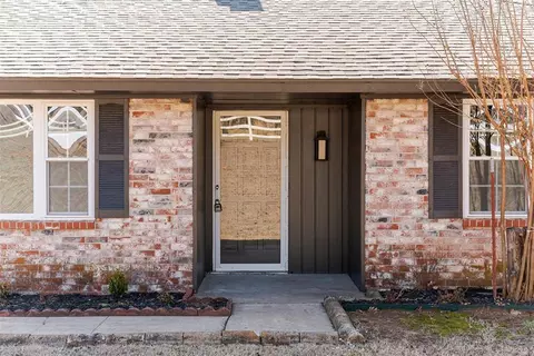 5420 Indian Hill Rd, Edmond, OK 73034