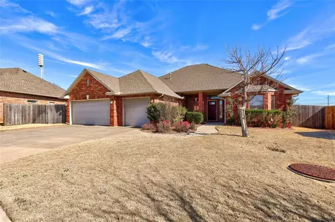 3312 Cedar Valley Rd, Moore, OK 73170