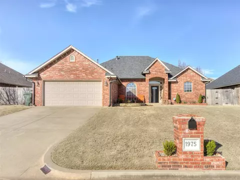 1975 Townsend Ct, Midwest City, OK 73130