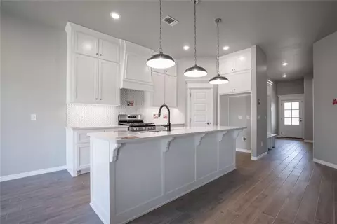 3016 Grapevine St, Edmond, OK 73034