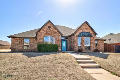 320 E Atlanta Ter, Mustang, OK 73064