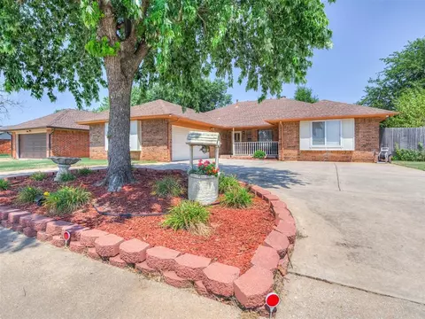 317 Ember Glow, Moore, OK 73160