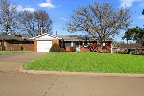 504 N 1st St, Weatherford, OK 73096