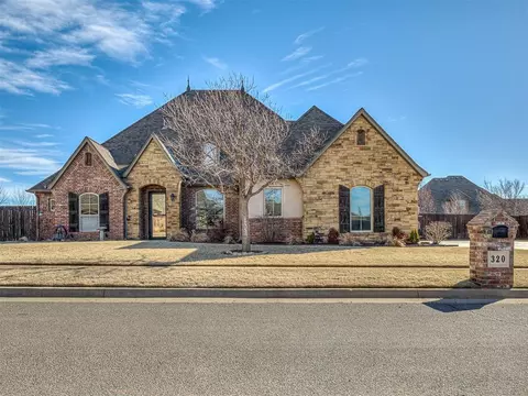 320 Land Run Ln, Yukon, OK 73099