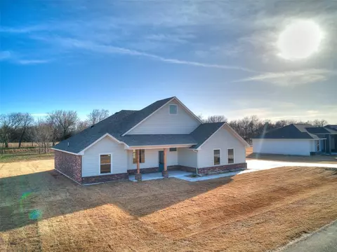 712 Apple Blossom Way, Goldsby, OK 73093