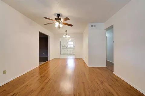 929 W Mitchell Dr, Midwest City, OK 73110