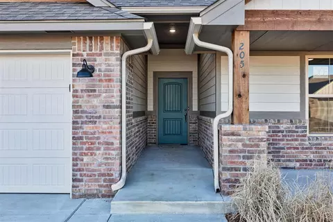 205 Firethorn Way, Noble, OK 73068