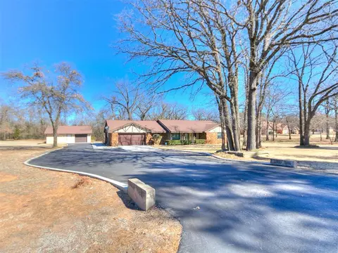 32 Janice Ln, Shawnee, OK 74801