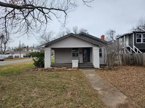 828 S 16th St, Chickasha, OK 73018