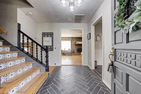 1716 W David Dr, Mustang, OK 73064